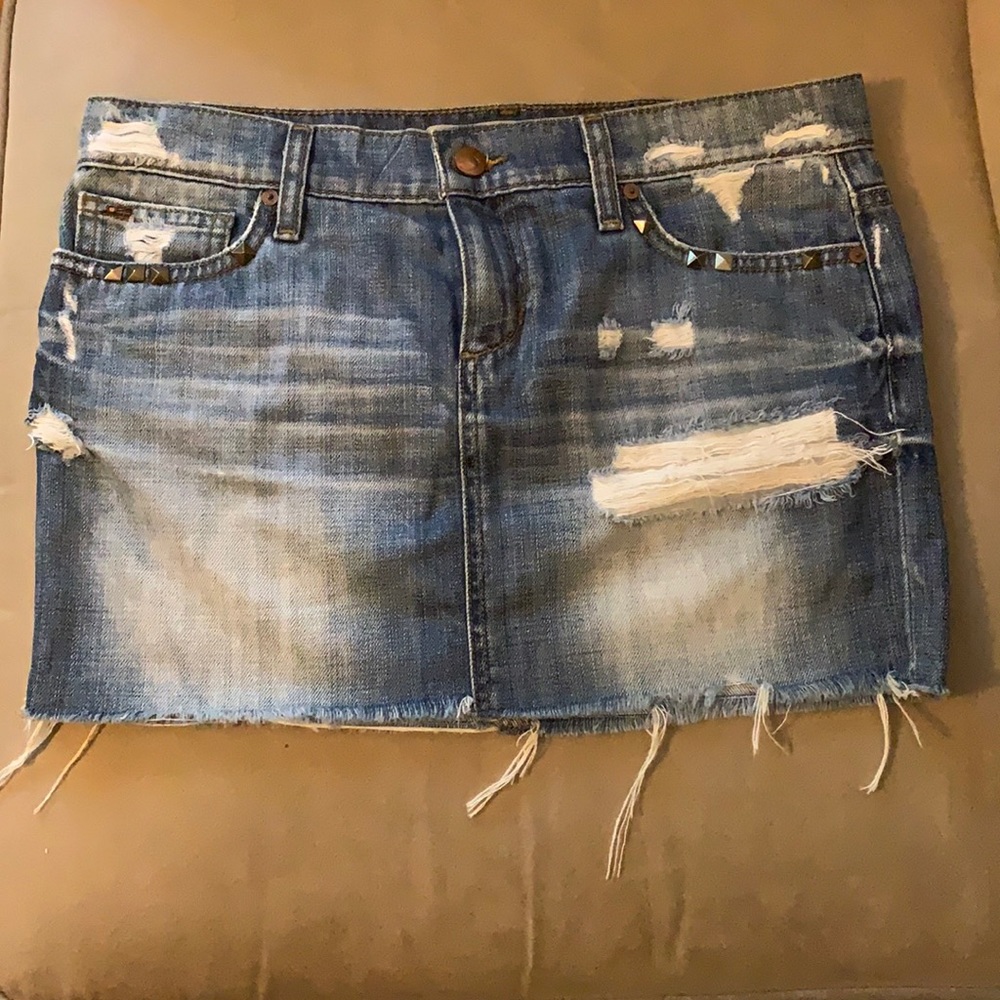 Joe’s Jeans distressed denim short skirt.